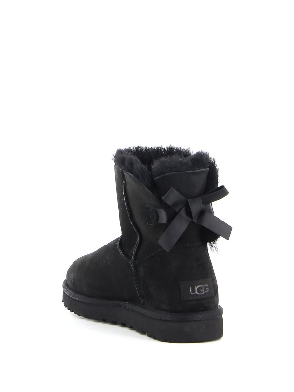 1 bow uggs