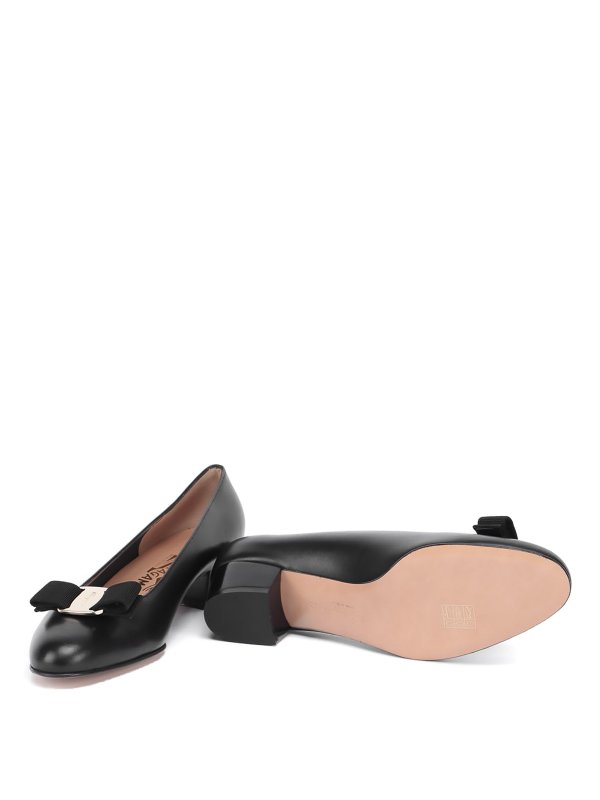 salvatore ferragamo vara leather pumps