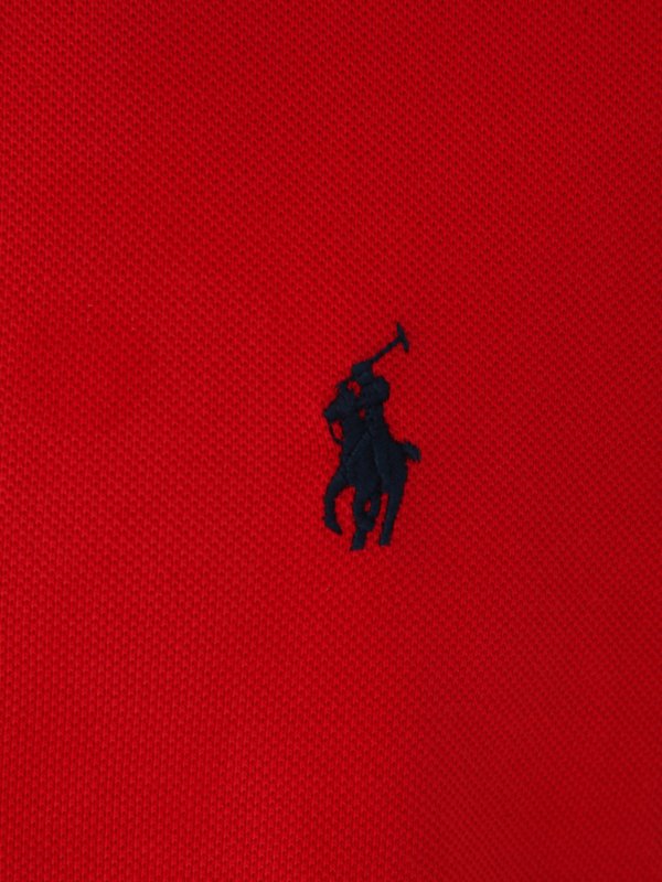 red polo background