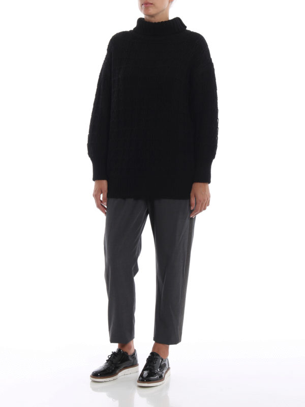 wool turtleneck with loose stitches 