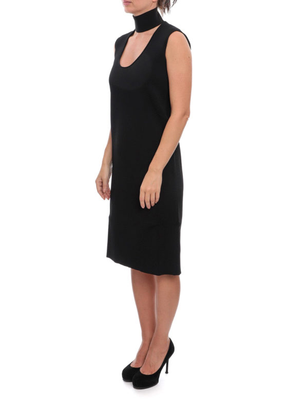 Cut-out neckline sleeveless dress 