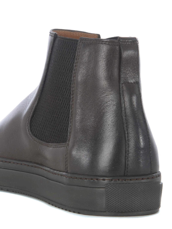 black chelsea flat boots