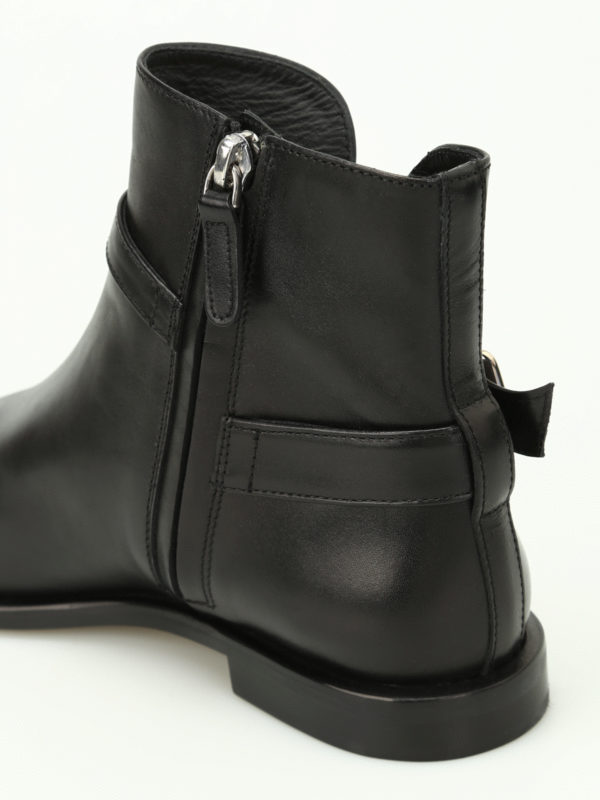 tod's buckled leather ankle boots