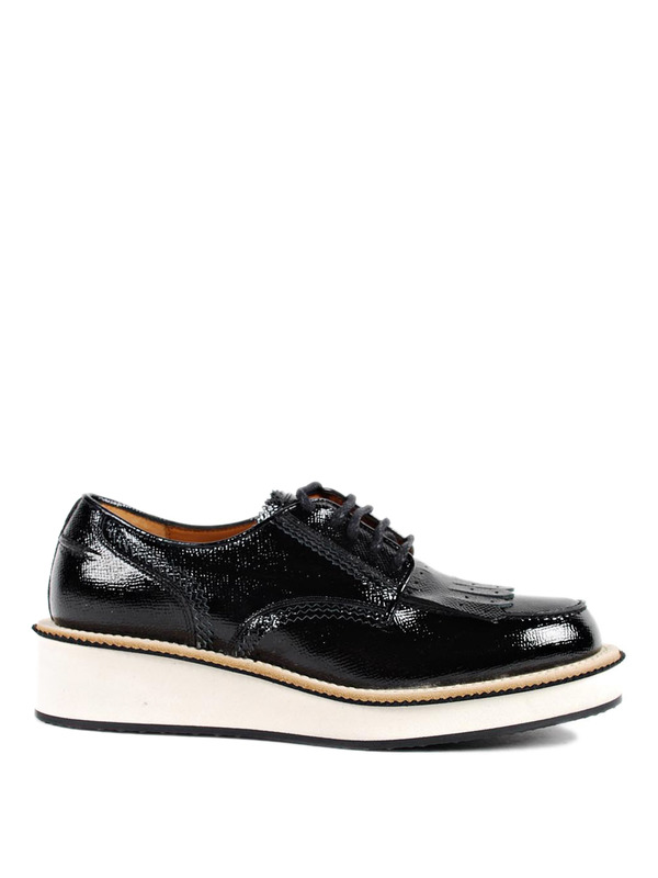 Patent leather brogues 