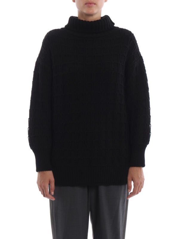 wool turtleneck with loose stitches 