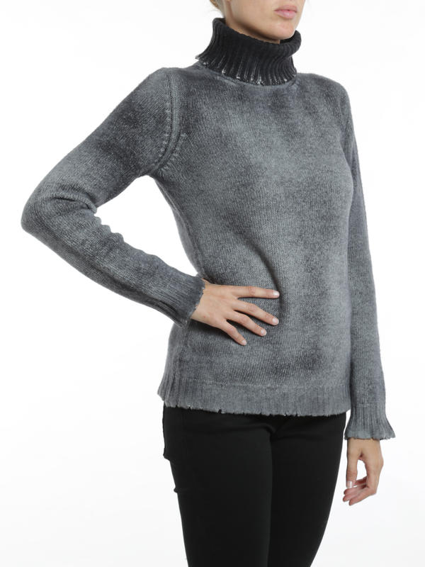 Turtleneck pullover Destroyed 