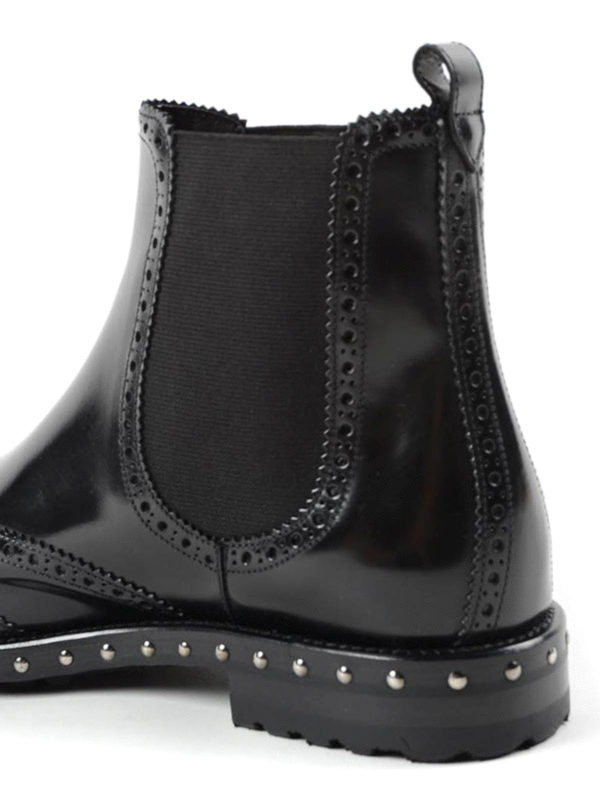 stud detail chelsea boots