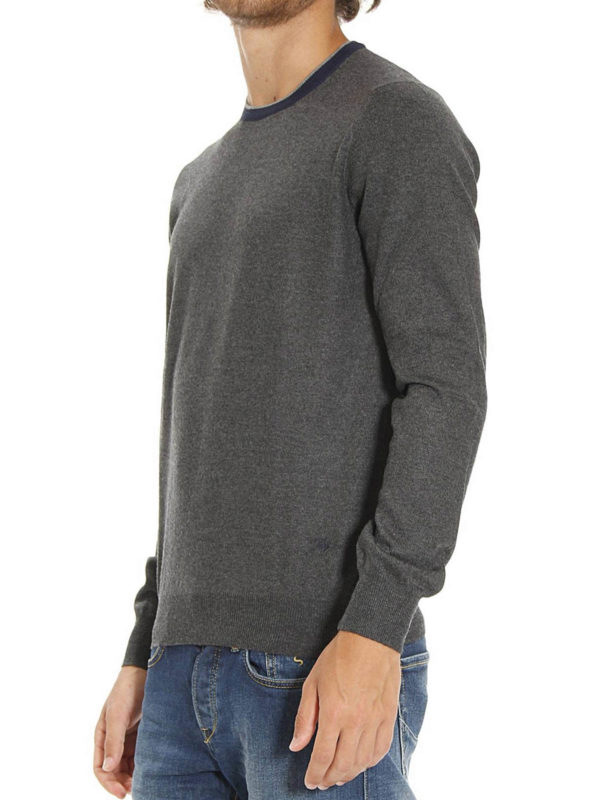 collar with crew neck
