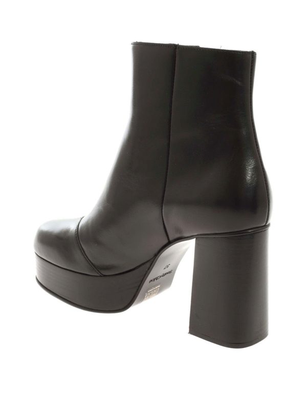 black boots round toe