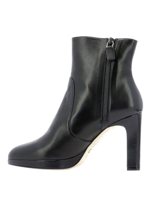 stuart weitzman black leather ankle boots