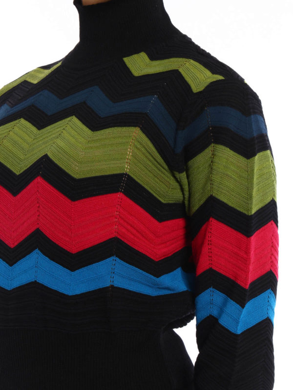 Chevron patterned crop turtleneck 