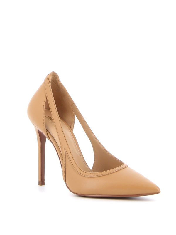 nora logo and leather pump