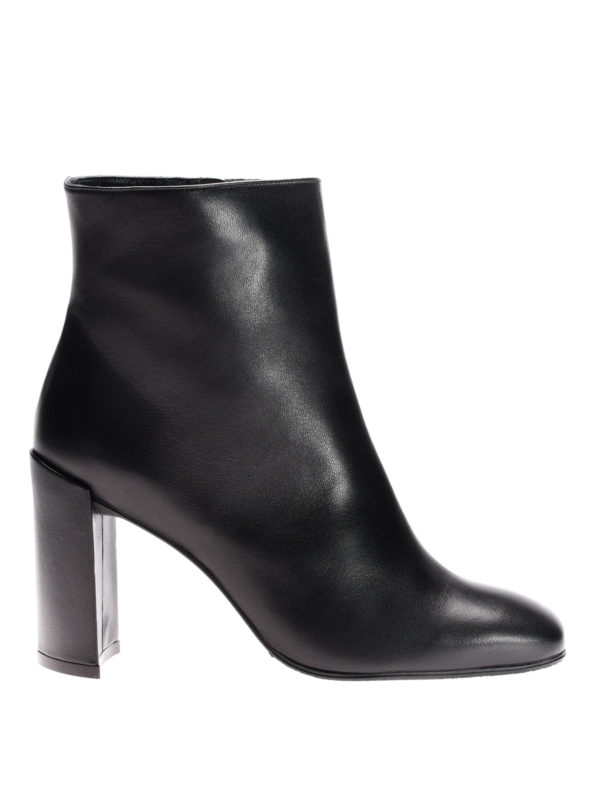 stuart weitzman vigor boots