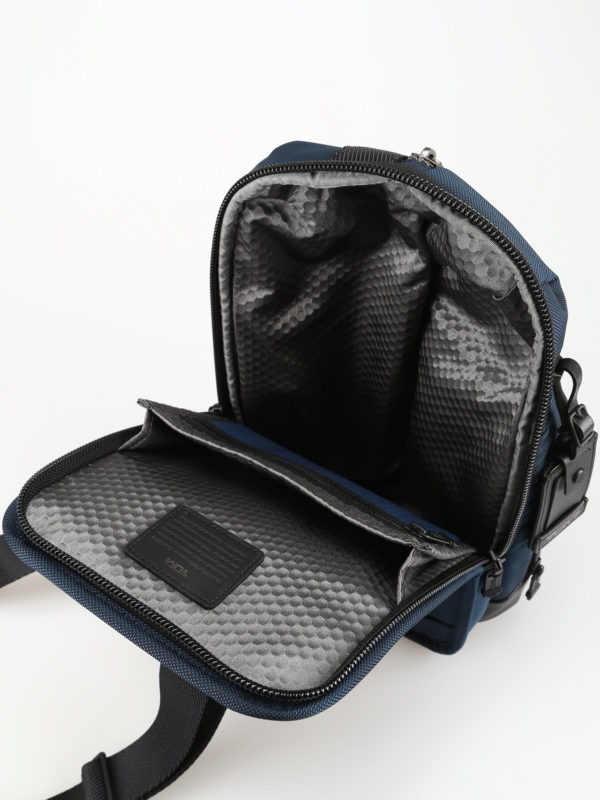 tumi smith sling review