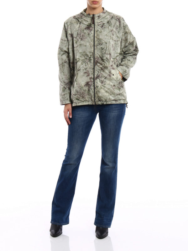 Reversible patterned windbreaker 