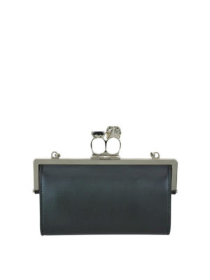 ALEXANDER MCQUEEN: pochette - Clutch in pelle nera con anello Skull argento