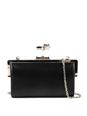 ALEXANDER MCQUEEN: pochette - Clutch nera in pelle con anello Skull argento