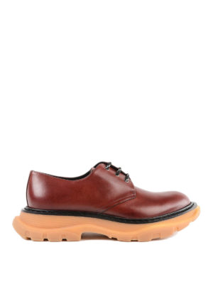 ALEXANDER MCQUEEN: scarpe stringate - Derby in pelle bordeaux con battistrada