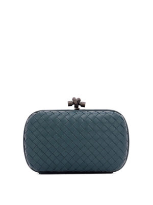 BOTTEGA VENETA: pochette - Clutch Chain Knot in nappa intrecciata blu