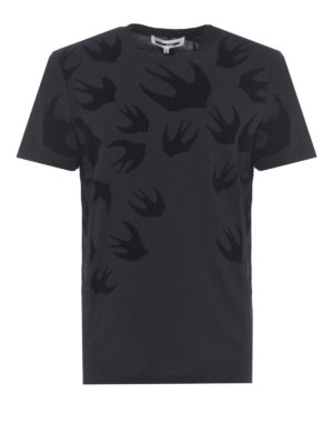 MCQ: t-shirt - T-shirt nera con stampa Swallow floccata