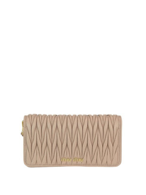 MIU MIU: pochette - Clutch in nappa matelassé con tracolla