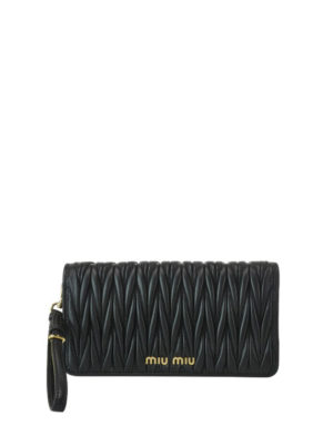 MIU MIU: pochette - Clutch in nappa matelassé nera con tracolla