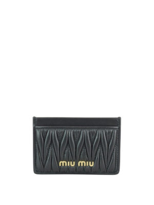 MIU MIU: portafogli - Portacarte in pelle matelassé nera