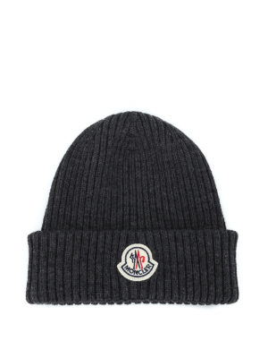 MONCLER: berretti - Berretto grigio scuro in lana a coste
