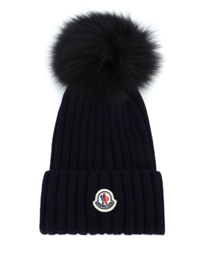 MONCLER: berretti - Berretto in lana blu con pompon in pelliccia