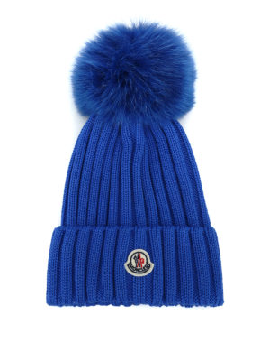 MONCLER: berretti - Berretto bluette con pompon in pelliccia