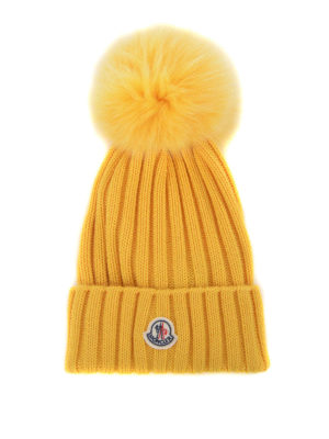 MONCLER: berretti - Cappello giallo in lana e pompon in pelliccia