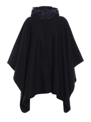 MONCLER: Mantelle e poncho - Mantella in lana con cappuccio imbottito