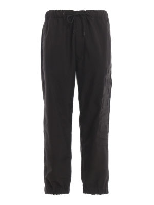 MONCLER: pantaloni sport - Joggers con logo in rilievo