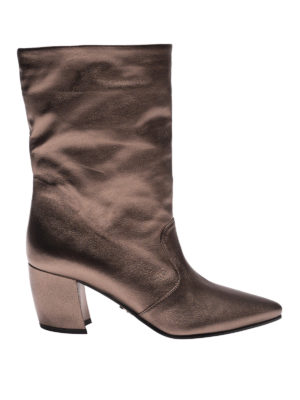 PRADA: stivali - Stivali a punta in nappa mordorè