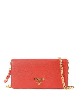 PRADA: pochette - Clutch portafoglio in saffiano con catenella