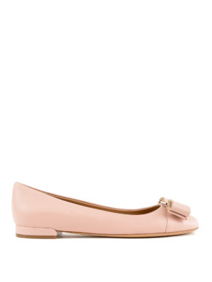 SALVATORE FERRAGAMO: ballerine - Ballerina Varina rosa confetto con borchie