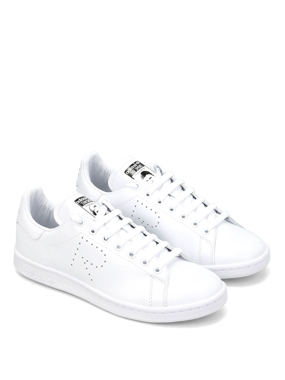 lacing up stan smiths