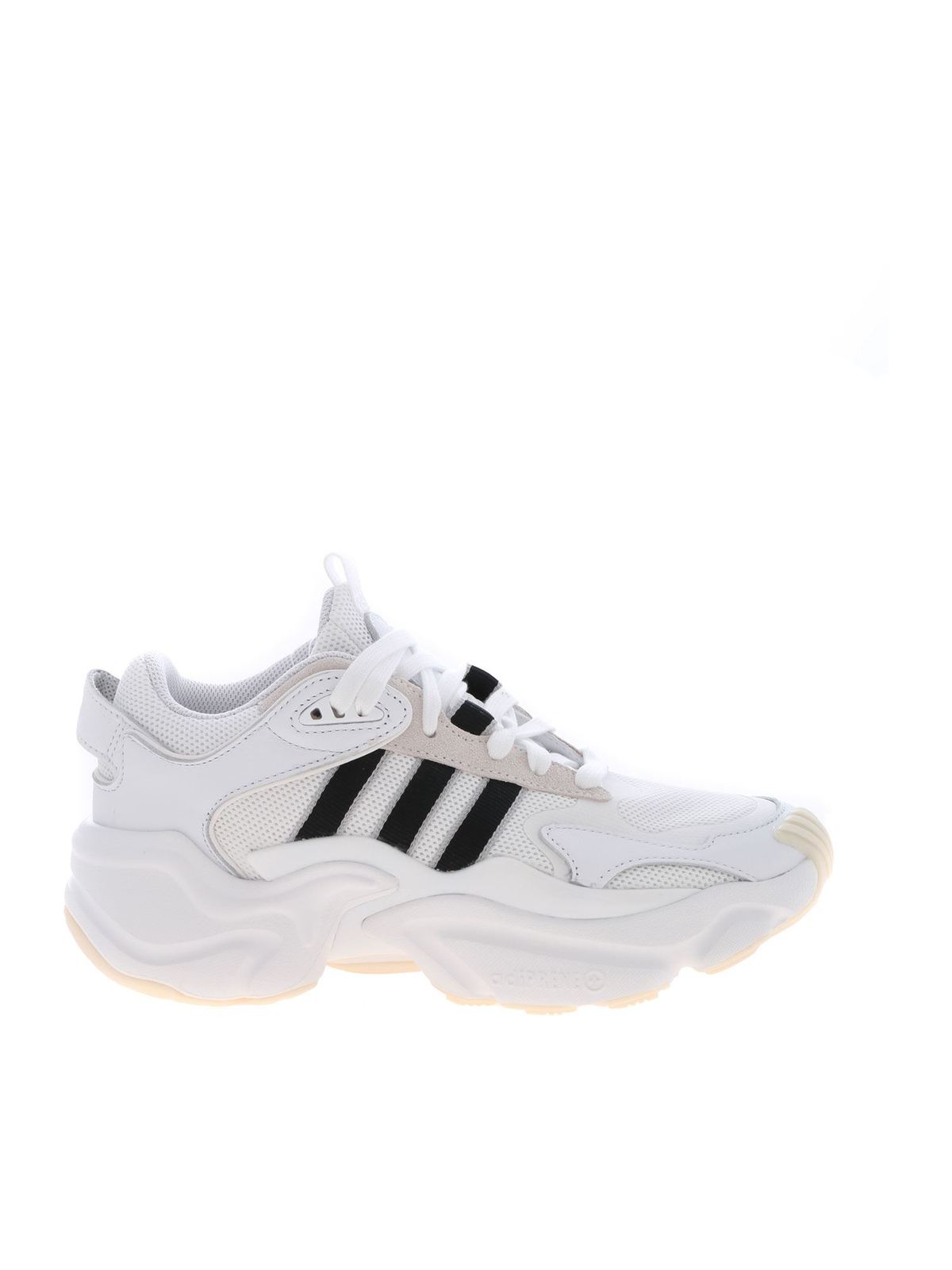 Trainers Originals - Magmur Runner Sneakers in white - EE5139