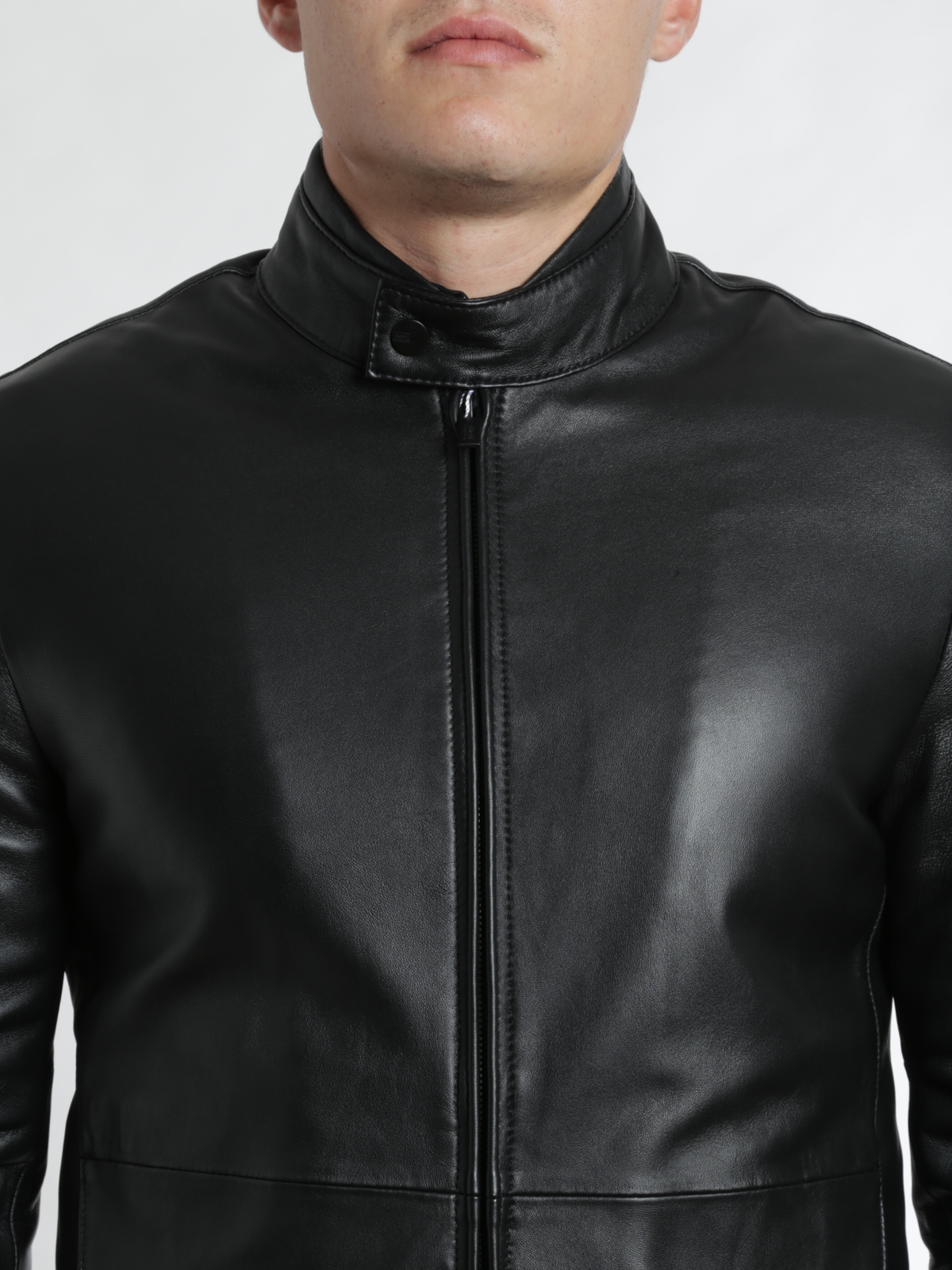 Descubrir 76+ imagen armani collezioni italia leather jacket - Viaterra.mx