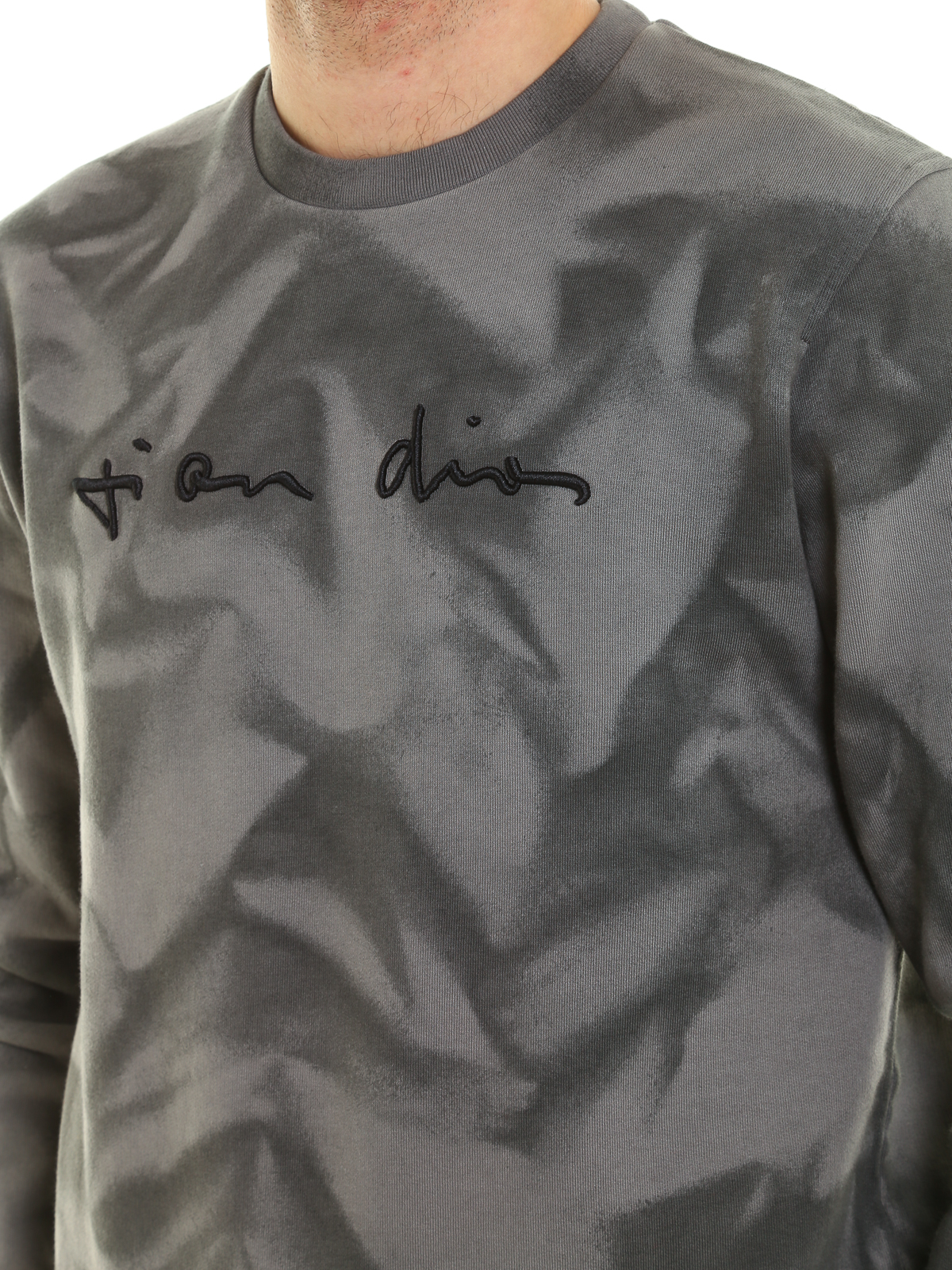 Embroidered shaded sweatshirt 