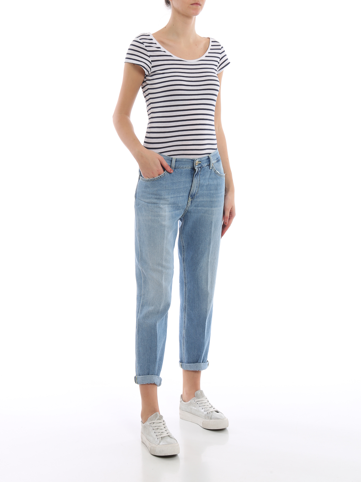 loose fit low rise jeans
