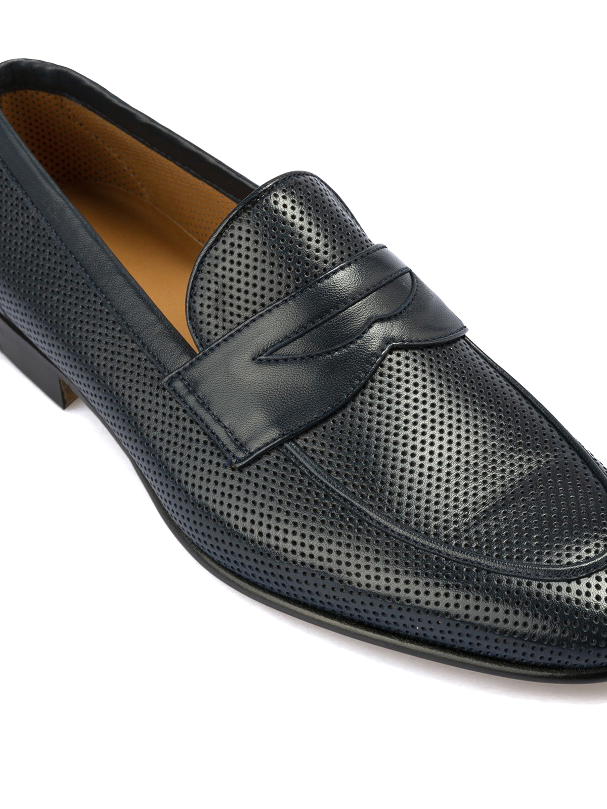 Perforated deer leather loafers 