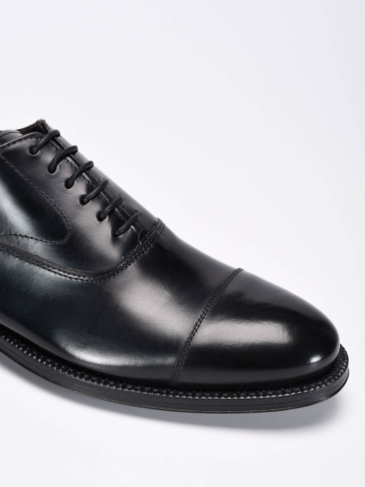 Handmade polished leather shoes 
