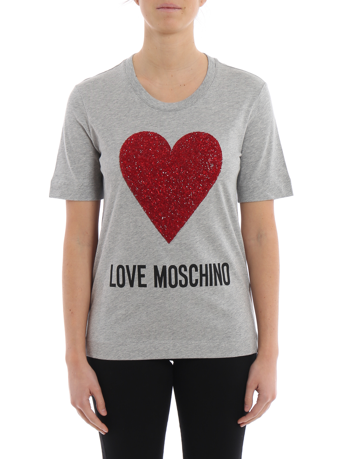 Expected love. Love Moschino футболка с сердцем. Футболка Лове Москино. Футболка Double open Heart. Москино красные футболки.