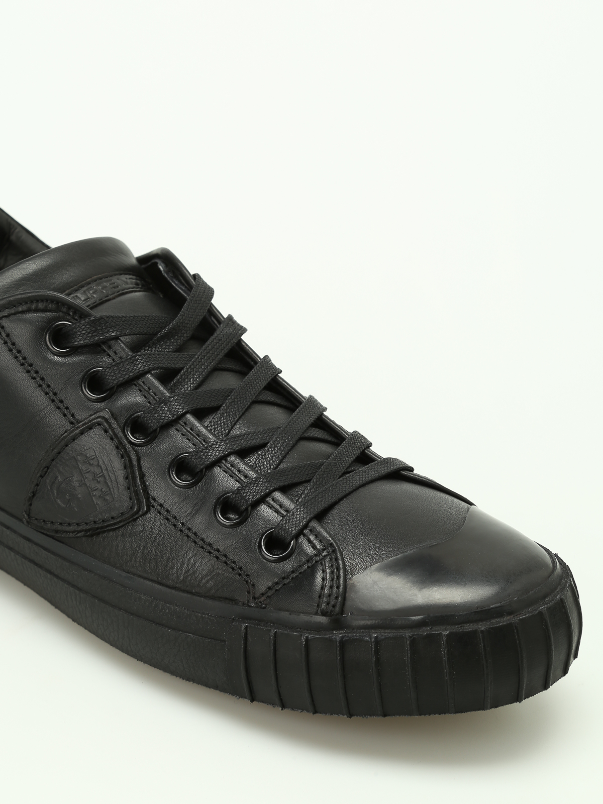 black low top leather sneakers