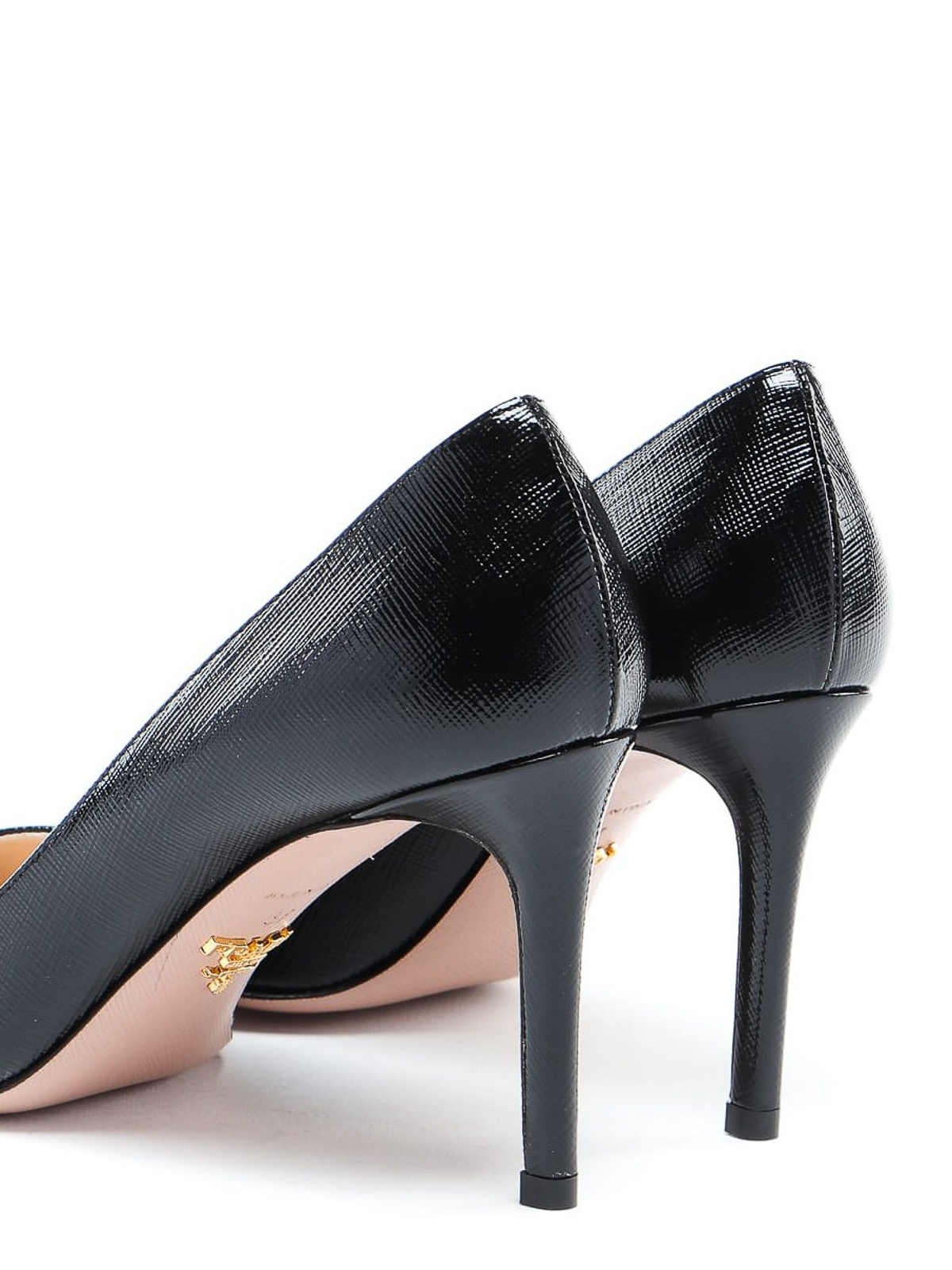 prada saffiano pumps