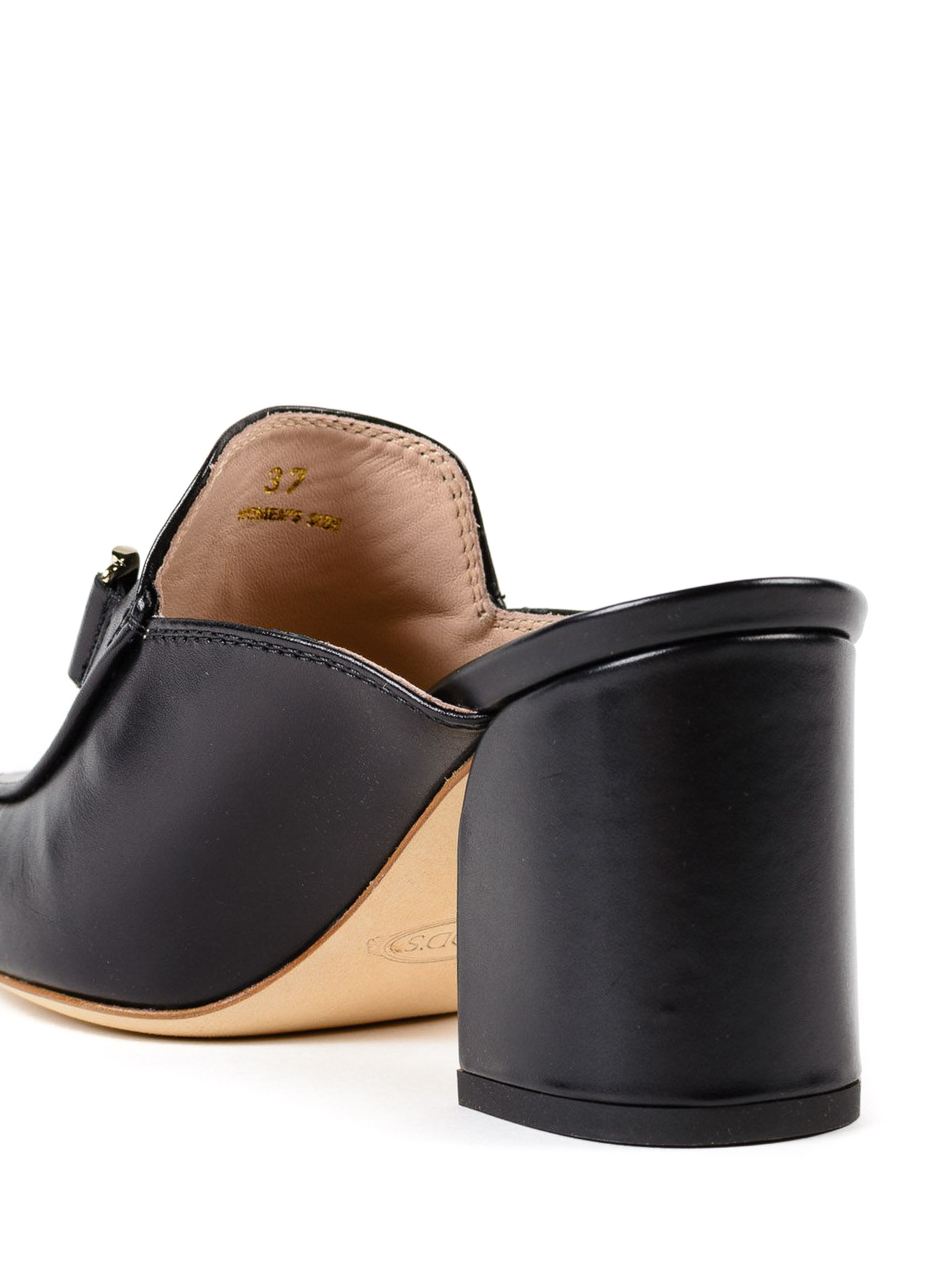 tod's mules in leather
