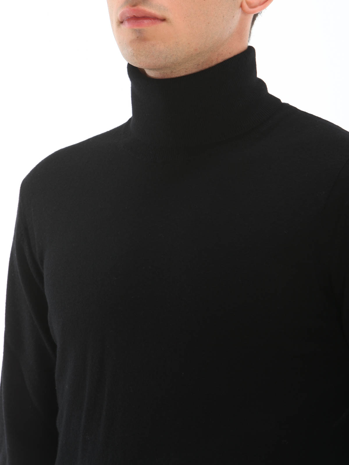 Extra fine merino wool turtleneck 