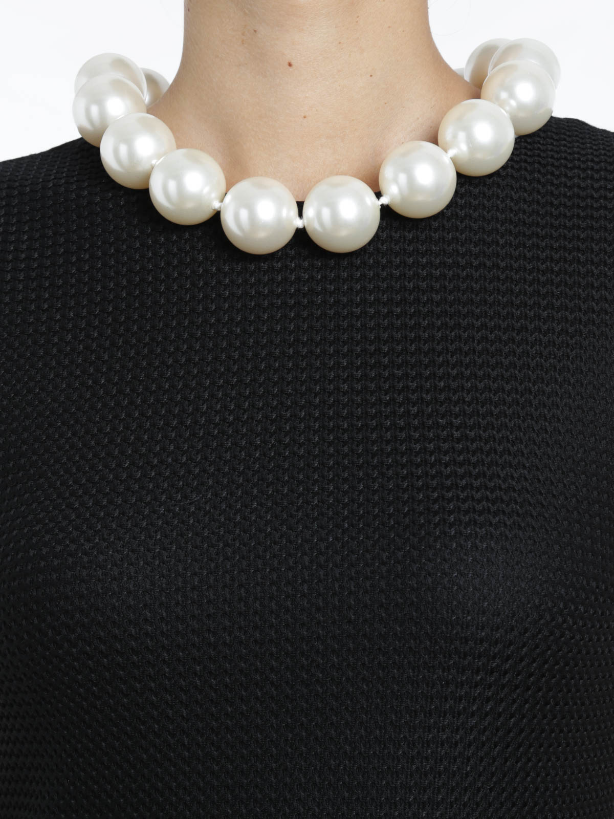 moschino pearl necklace