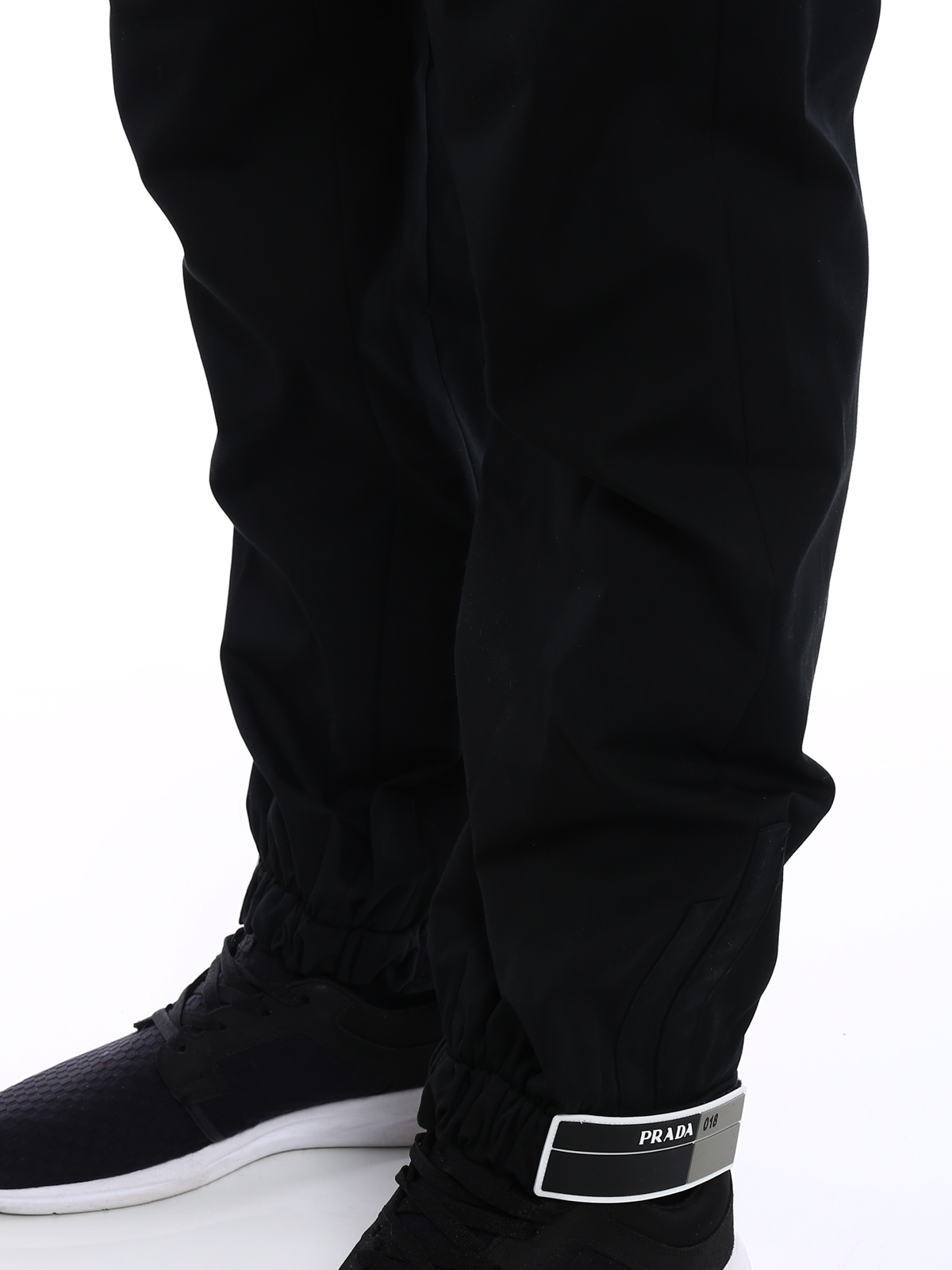 Voordracht Pelgrim Verdampen Casual trousers Prada - Rubber logo straps cotton trousers - UP00071QQ3F0002